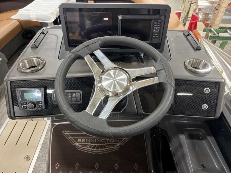 2026 Bennington 22MFB - SPS - Blackout US-ETWC6647J526 [photo 11]